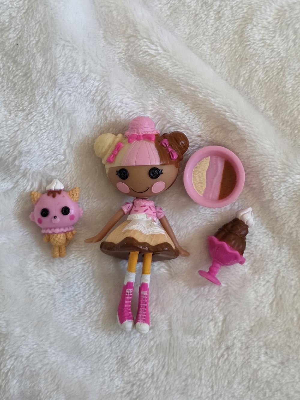 ​Mini Lalaloopsy Scoops Waffle Cone Doll Set w/ Pet Cat & Accessories